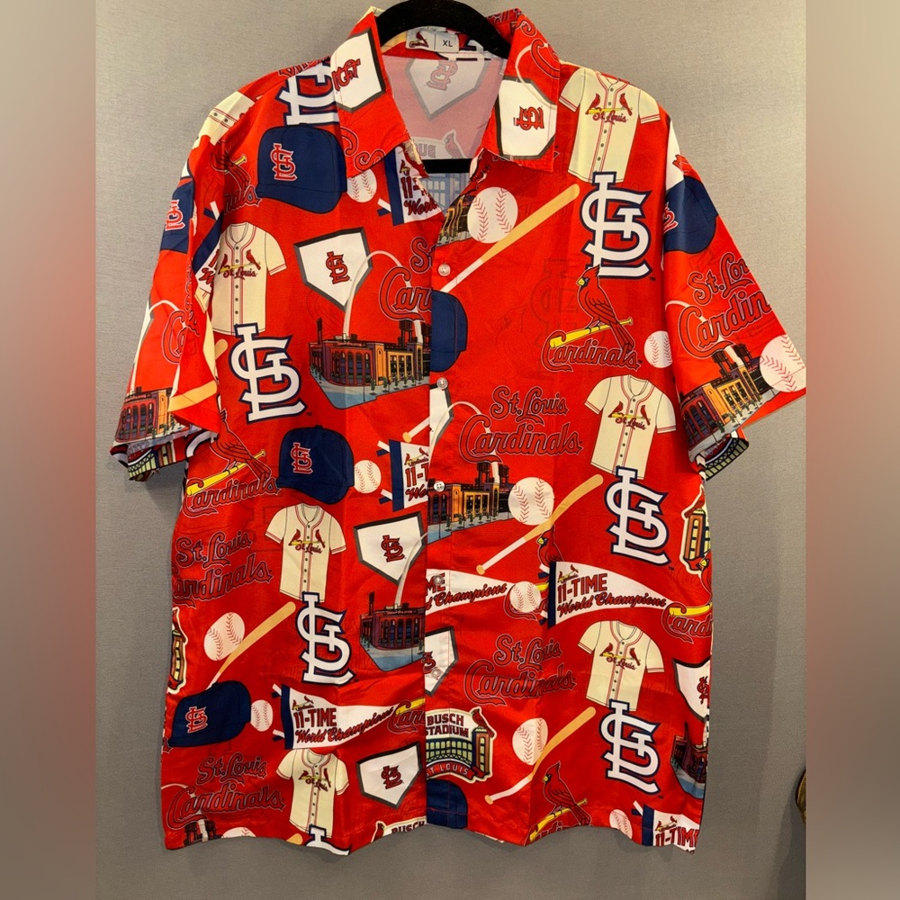 St. Louis cardinals men’s Hawaiian button down short sleeve shirt size XL